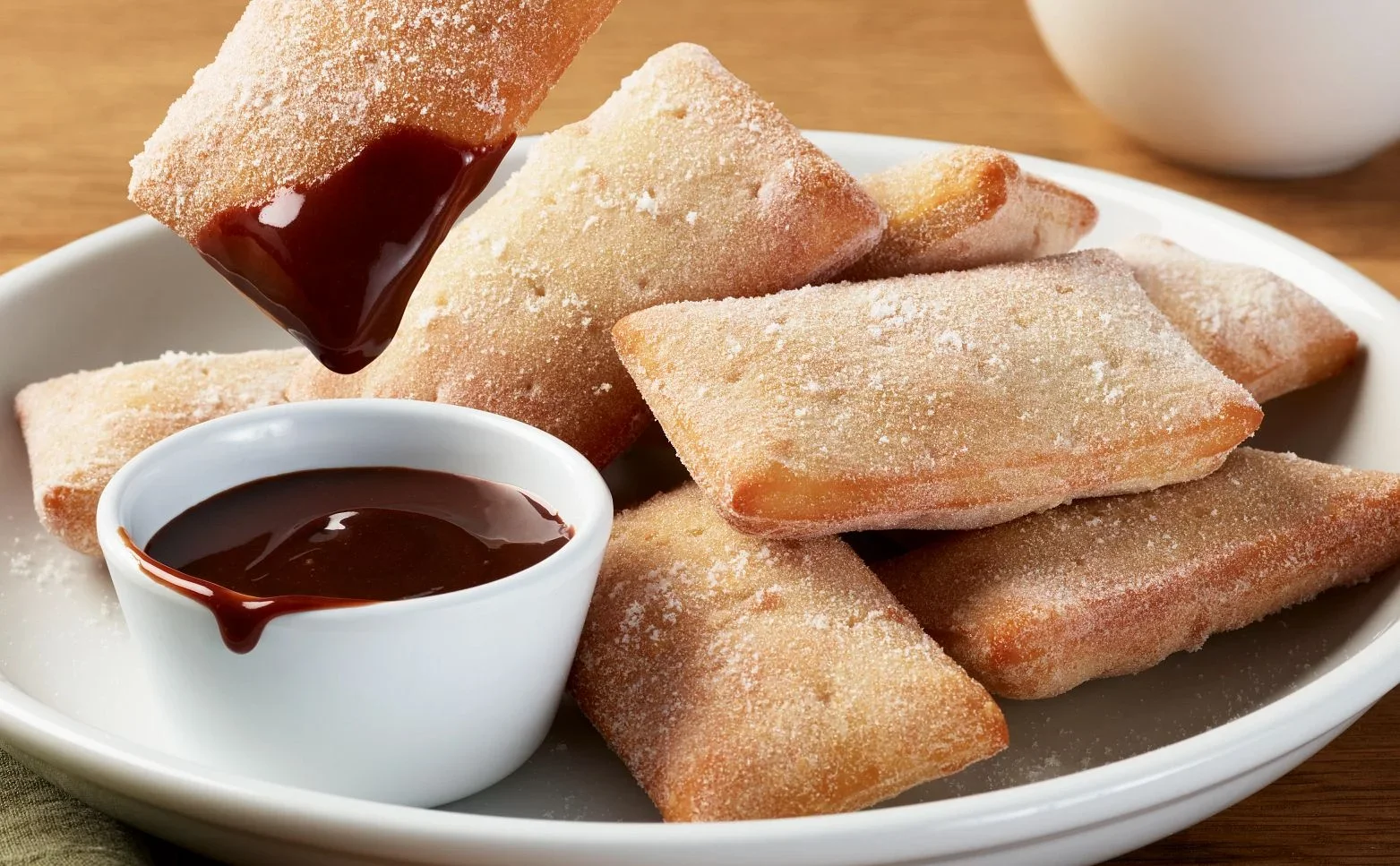 Warm-Italian-Donuts-Chocolate-gv-590x365 - Olive Garden Dessert Menu